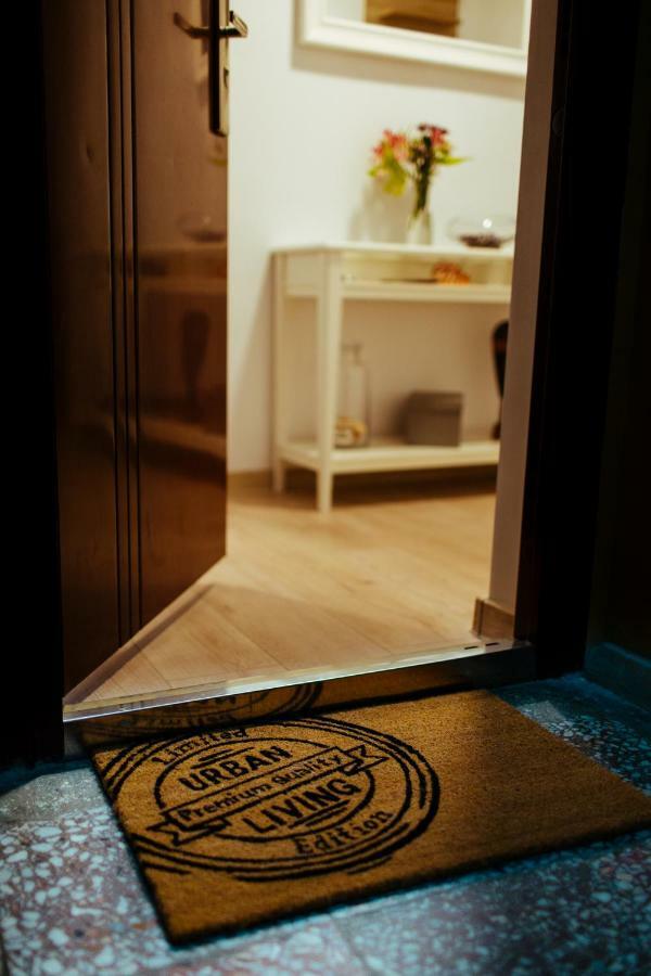 Urban Living Apartment 티미쇼아라 외부 사진